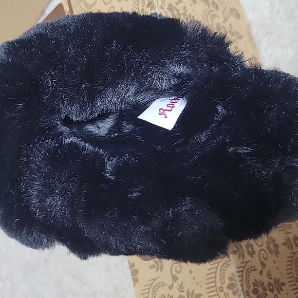 New Woman's Rockwell Slippers - Picture 5 of 5